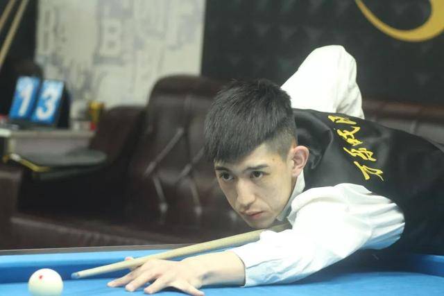 发长过耳 发长过耳